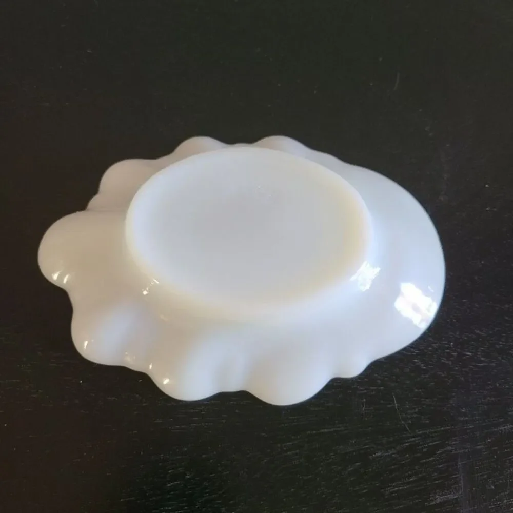 Vintage Avon Milk Glass Angel Cherub Shell Dish Soap Trinket Tray Vanity Decor